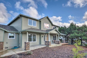 Spacious Bandon Getaway - 2 Blocks to Ocean!